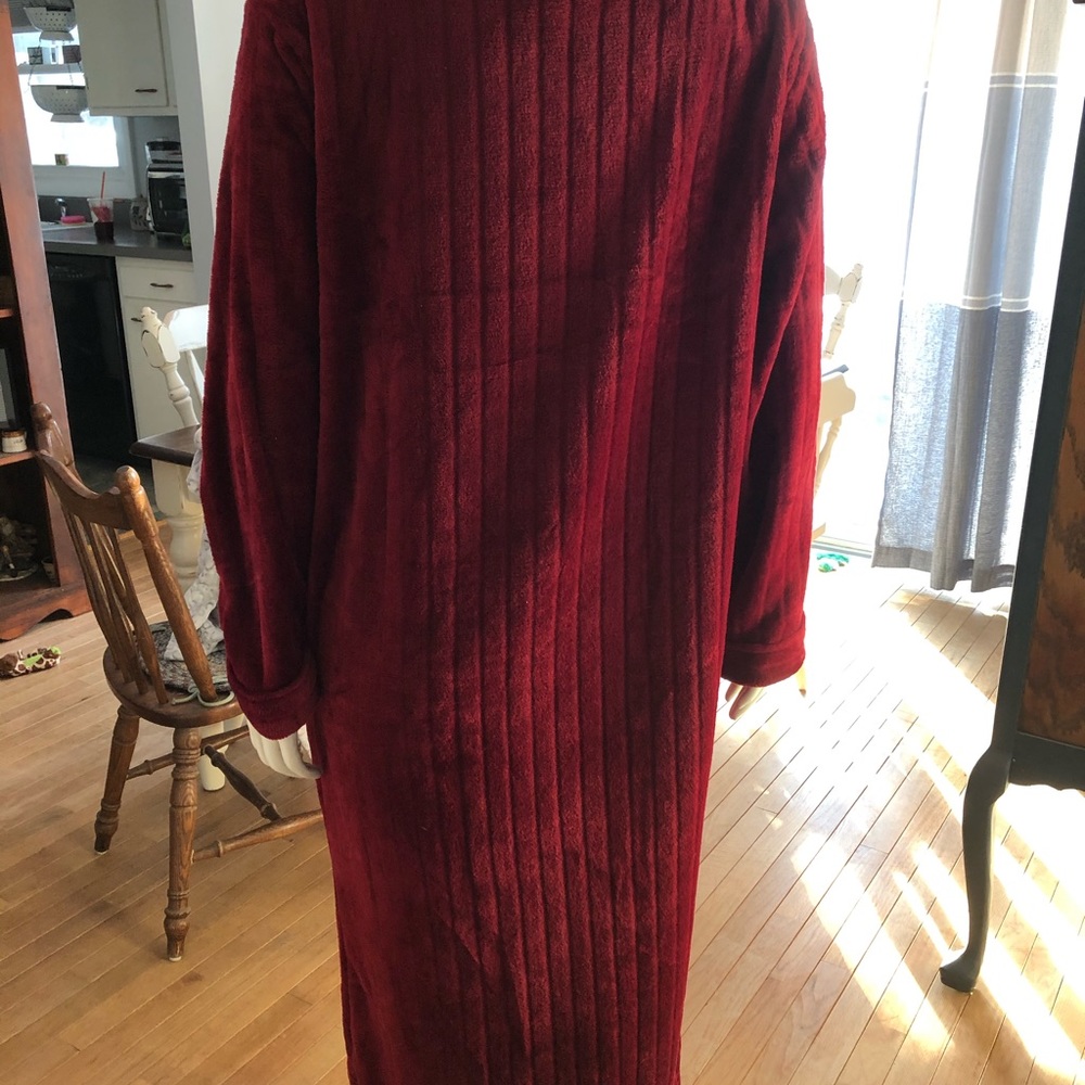 Red Plush womens Robe - Picture 2 of 2